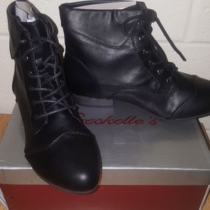 Breckelle's Black Ankle Length Boots